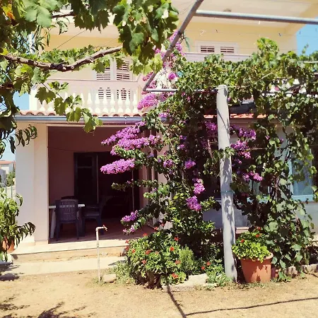 Vinka Tribunj Апартаменты Трибунь